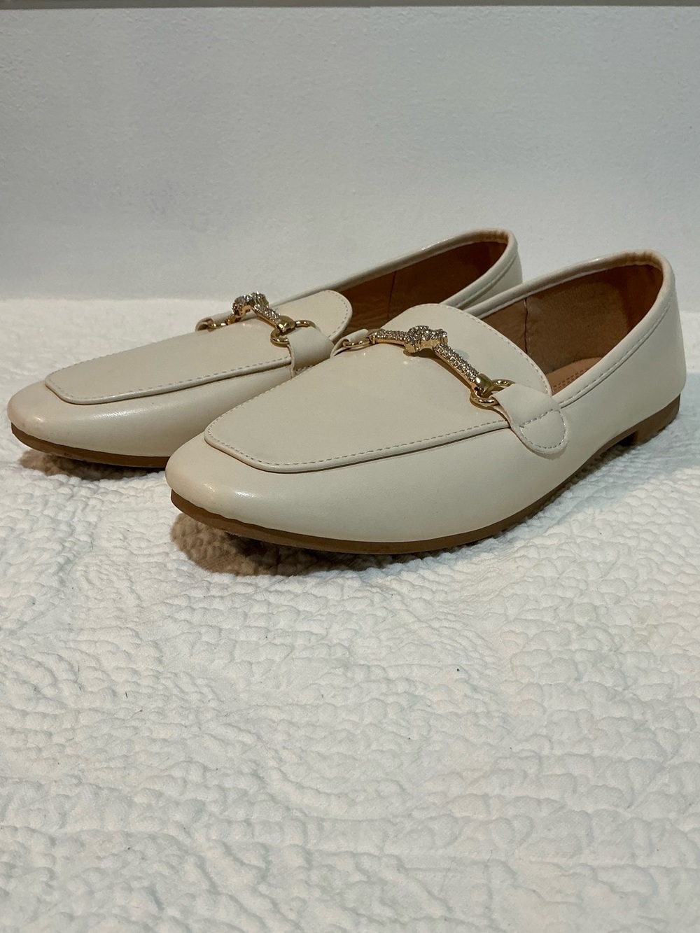 💙 Wild Diva Lounge Cream Loafers Flats Gold Rhinestone Buckle - Size 8